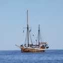 Un velero de época surca las aguas del Archipiélago de Cabrera