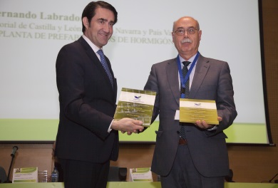 Fernando Labrador, Jefe de la UT3 recoge el premio EMAS en nombre del Grupo Tragsa