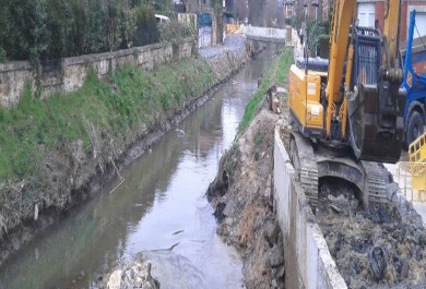Obras de Tragsa para el aumento del cauce del río Gobela.
