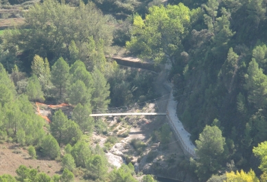 La ruta de los Molinos de Agua cuenta con varios senderos y puentes de acceso