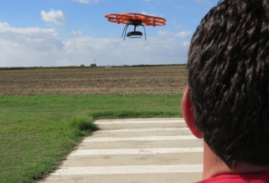 Dron sobre terrenos agrícolas