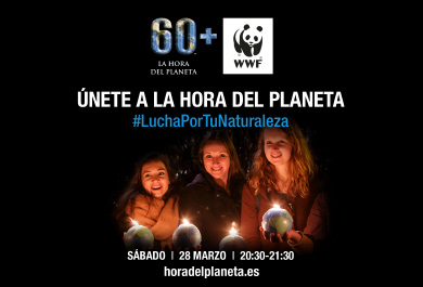 Cartel con el lema únete a la hora del planeta con la imagen de tres mujeres de distintas edades que sostienen velas encendidas