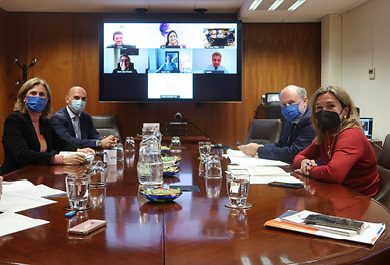 Comité de Cooperación del Grupo Tragsa reunido en torno a una mesa
