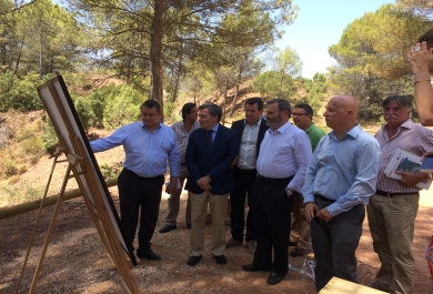 Visita del Delegado del Gobierno de Andalucía a las obras del Camino Natural del Segura