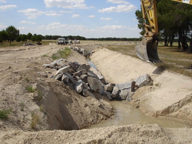 Construcción de una acequia