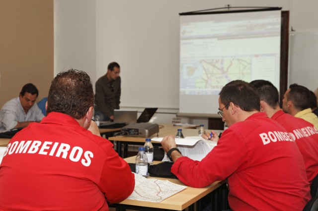 Bomberos en un curso de formación