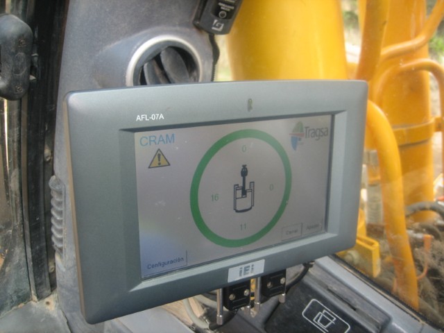 Sistema de control remoto instalado en una retroexcavadora