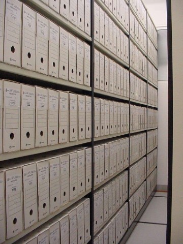 Mueble de estanterías con archivadores