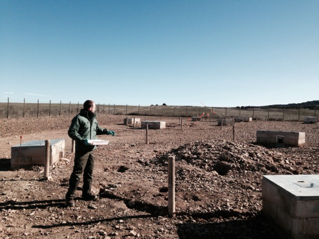 Técnico en granja experimental de conejos