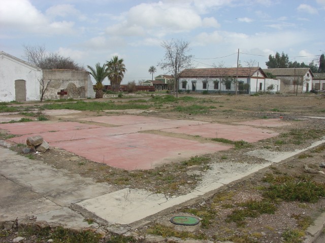 Parcelas y casas abandonadas