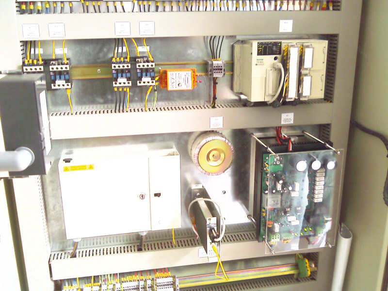 Interior de un panel de control