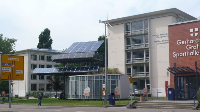 Edificio con placas solares