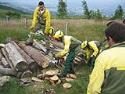 Brigadistas en labores de limpieza para evitar incendios forestales