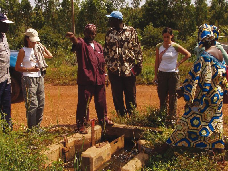Personal de Tragsa y del Ministerio de Agricultura Malí
