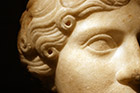 Detalle de un busto de una escultura romana