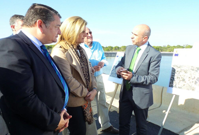 Visita guiada de los representantes políticos por las instalaciones. 