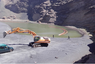 Movimiento de tierras en el lago del Golfo