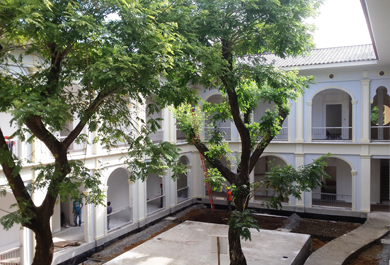 Patio de las infraestructuras transformadas del hotel. 