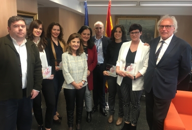 Las premiadas junto a miembros del MAPAMA y directivos de Tragsatec presentes en el acto