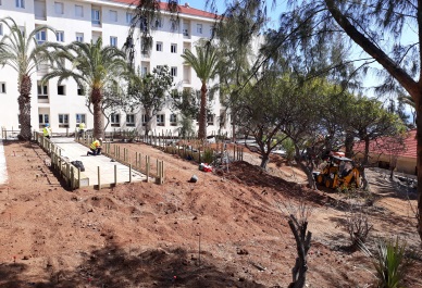 Obras en el jardín de la residencia Taliarte 
