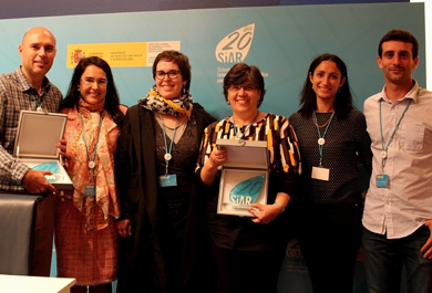 Trabajadores de Tragsatec recogen el premio por los 20 años de trabajo en SiAR