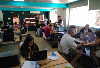Hackers desarrollando aplicaciones contra el furtivismo