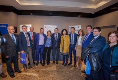 Ministro de Agricultura, Luis Planas y personal del Grupo Tragsa