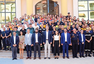 Foto de familia de los Reyes durante la visita a Los Alcázares