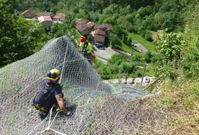 Trabajos verticales de estabilización del talud