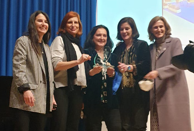Equipo de comunicación del Grupo Tragsa recogiendo el premio Ocare