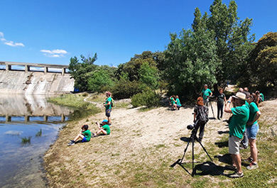 Grupo de voluntariado corporativo del Grupo Tragsa de Madrid, en el Embalse de Los Arroyos