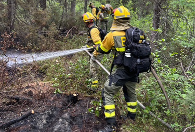 Profesionales de las BRIF en los incendios de Canadá