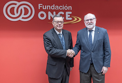 El director general de Fundación ONCE,  José Luis Martínez Donoso, junto con el presidente del Grupo Tragsa, Jesús Casas