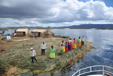 Esta etnia desarrolla toda su vida sobre el agua