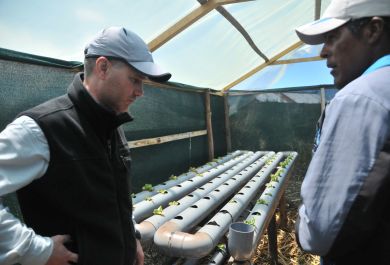Eduardo Pastor, técnico del Grupo Tragsa, durante su visita al proyecto en Perú