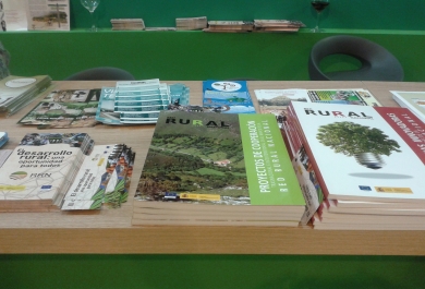 Imagen de la documentación divulgativa de la Red Rural Nacional distribuida en la feria Fitur 2015