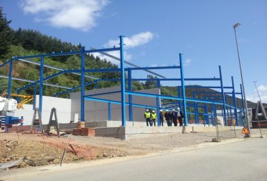 Visita del Alcalde de Cangas a las obras del Matadero de Tabongo