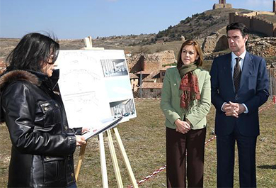 Dolores de Cospedal y José Manuel Soria durante la presentación del proyecto del Parador de Molina de Aragón