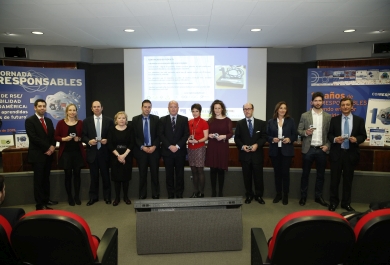 Foto de familia de los premiados durante la 62 Jornada Corresponsables