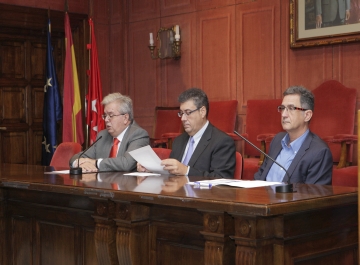 De Izda a dcha: Francisco Baratech; José Vicente López y Antonio Puelles en el acto de inauguración de la jornada 